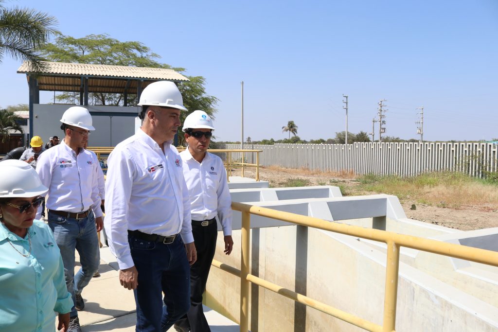 Ministro de Vivienda, Construcción y Saneamiento, ingeniero Durich Whittembury, supervisión la Planta de Tratamiento de Agua Potable de Curumuy.