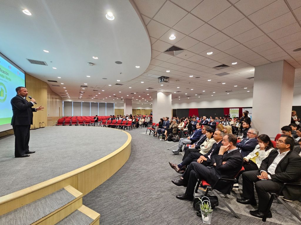 "Ministro Durich Whittembury está comprometido con la promoción de las viviendas de calidad", dijo el viceministro David Ramos.